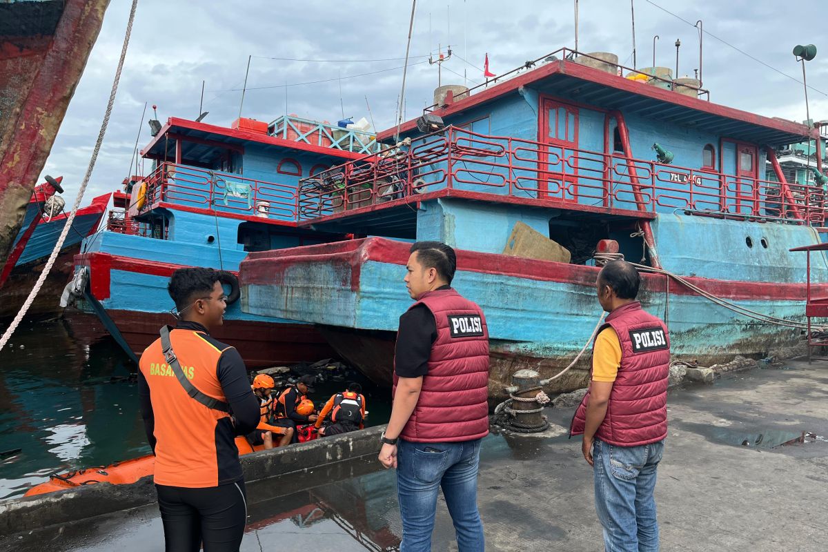 Petugas gabungan masih cari ABK yang tenggelam di Muara Baru