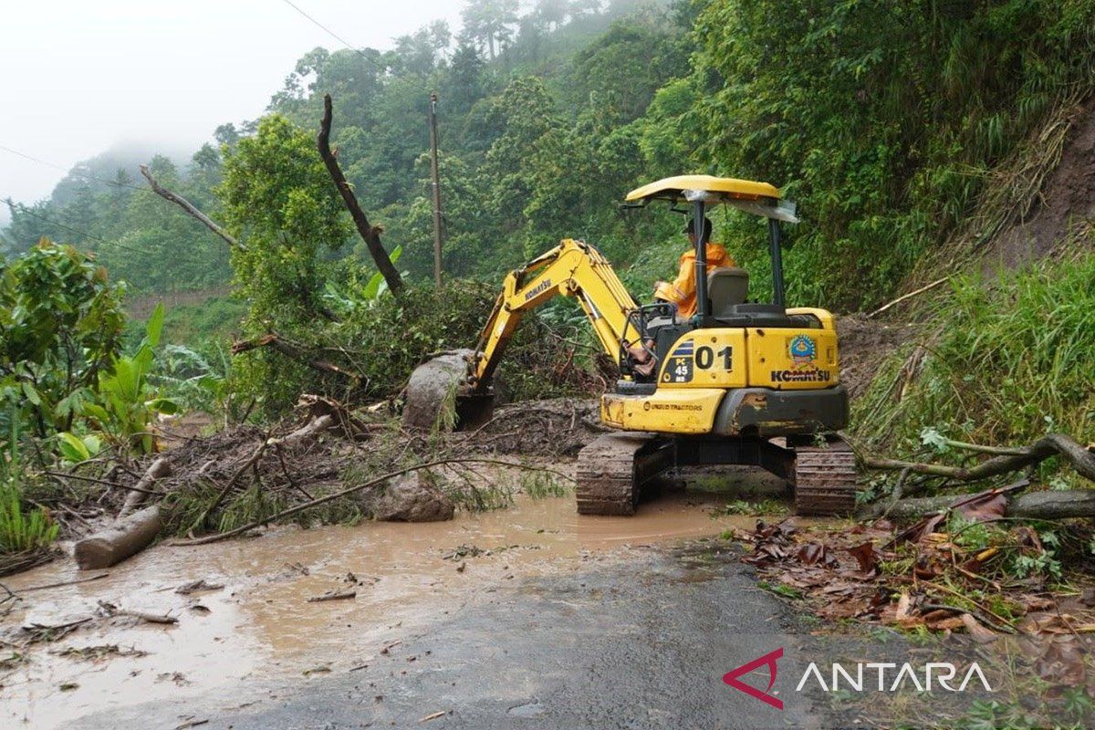 3.522 warga Desa Tempur Jepara masih terisolasi akibat longsor