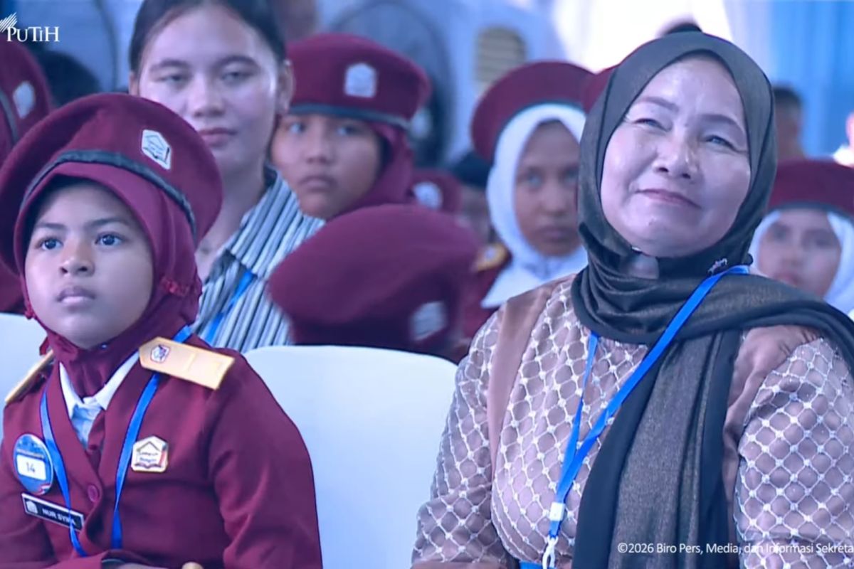 Pesan Prabowo untuk siswa Sekolah Rakyat: Angkat martabat keluargamu