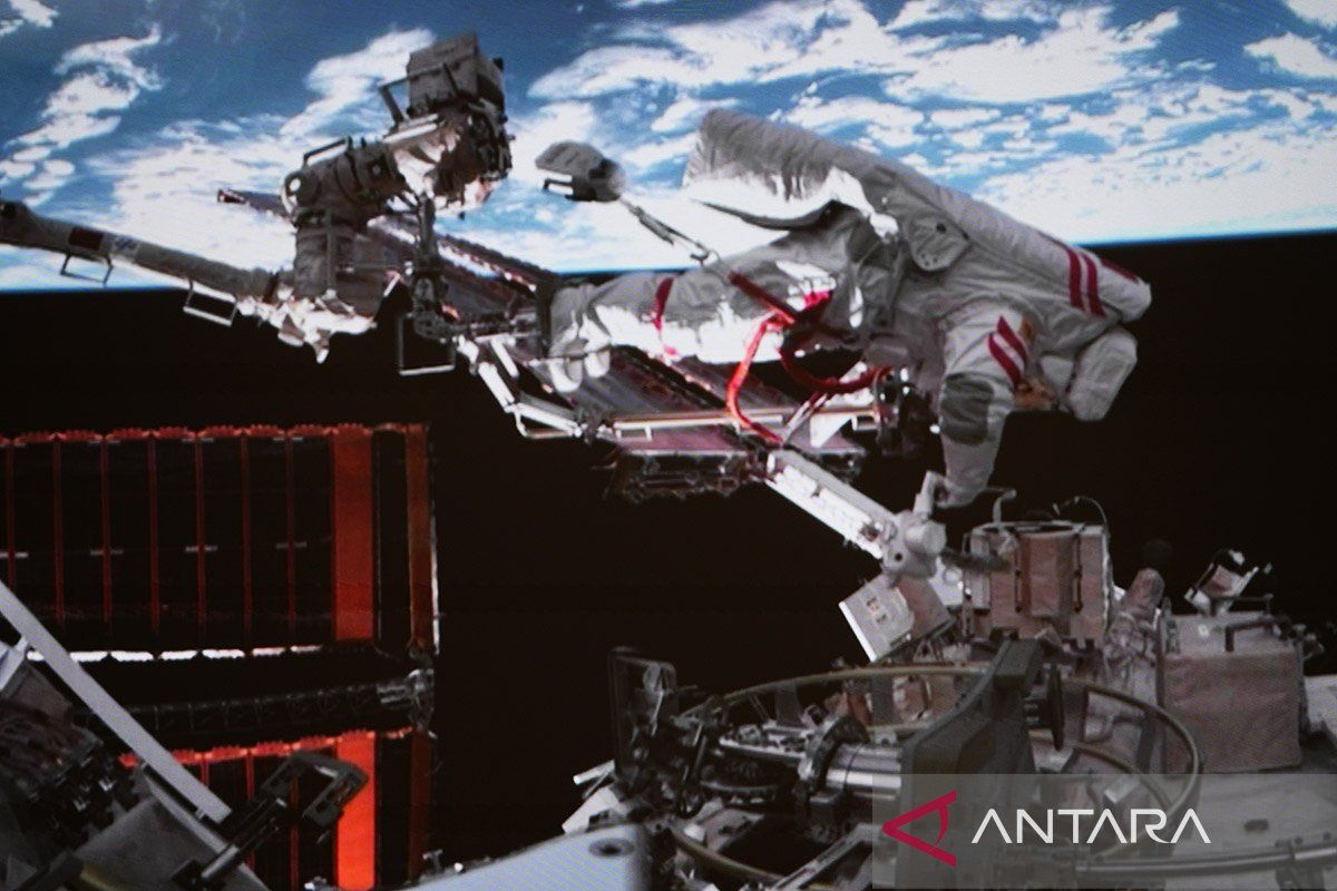 Astronaut China lakukan pelatihan dan eksperimen di luar angkasa