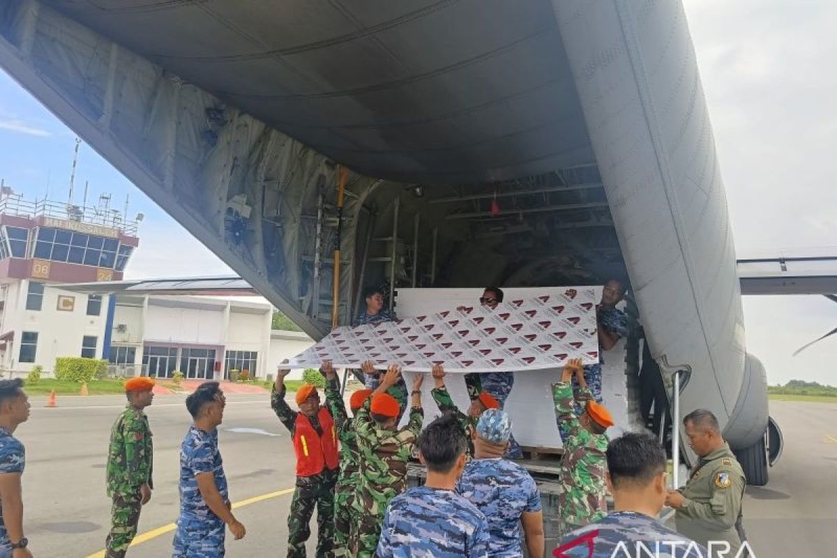 TNI AU kerahkan Hercules untuk antar material huntara korban bencana