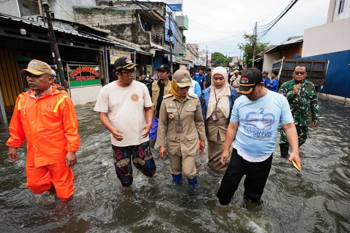 Wali Kota Jakbar pastikan alat penanganan banjir berfungsi baik