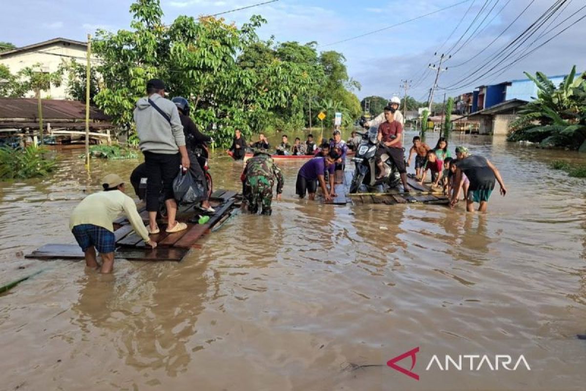Akses perbatasan Sanggau-Malaysia terputus akibat banjir