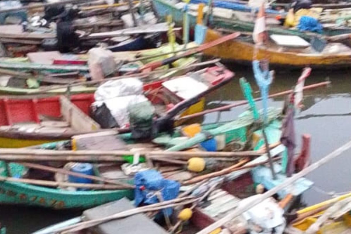 Cuaca buruk, nelayan di Jakut enggan melaut