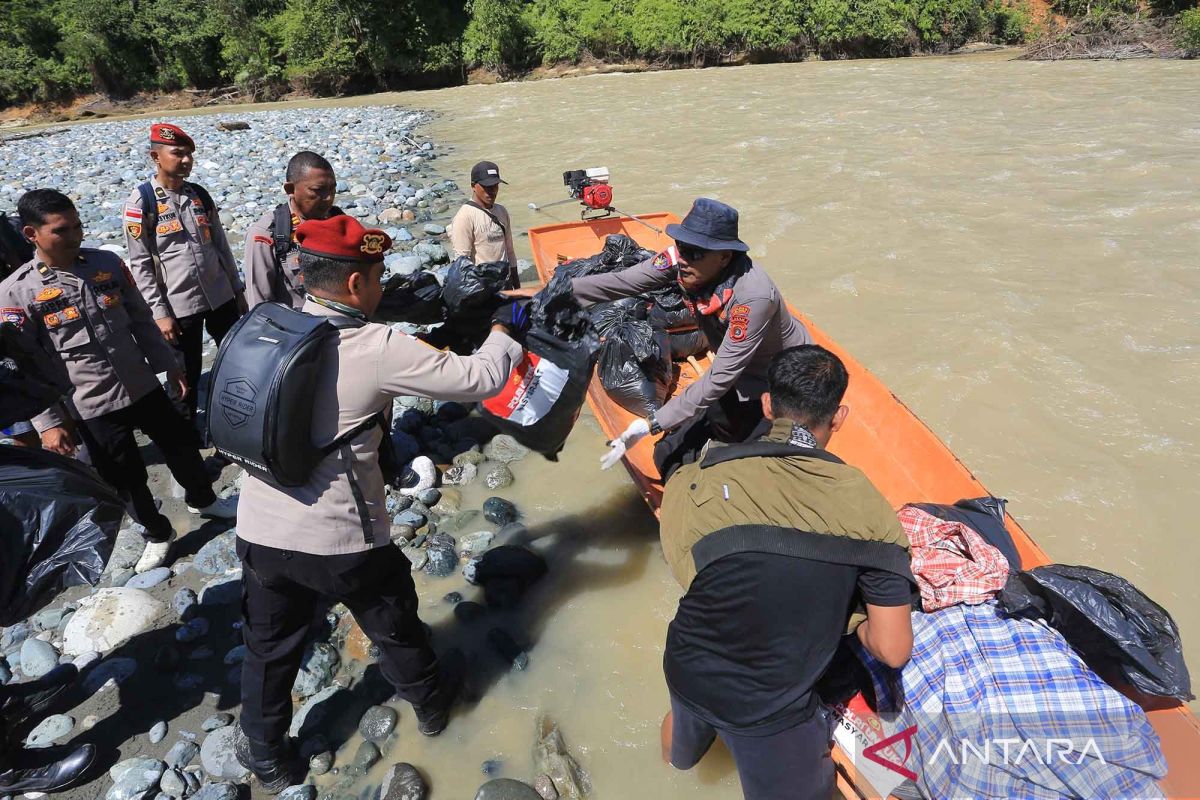 Begini upaya penyaluran bantuan ke korban bencana yang masih terisolasi di Aceh