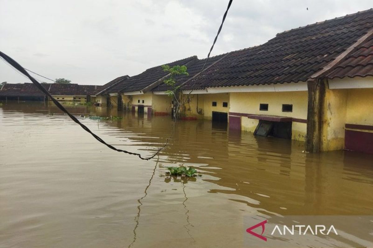 Butuh bantuan, banjir capai 2 meter rendam perumahan Cikande Tangerang
