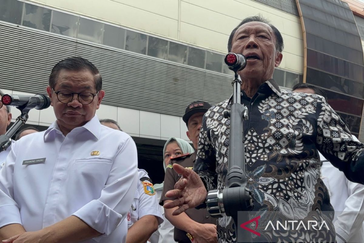 Sutiyoso akui lega tiang monorel mangkrak akhirnya dibongkar