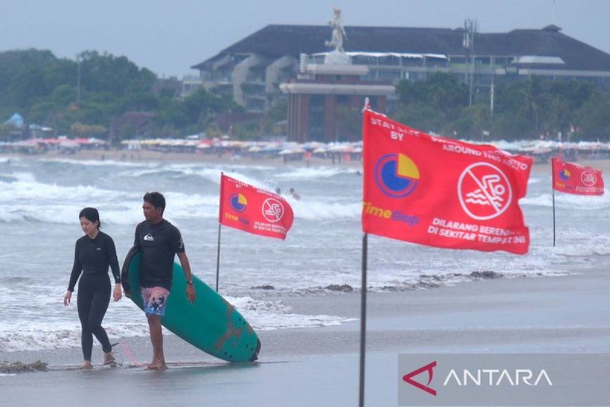 BBMKG prakirakan gelombang tinggi hingga 4 meter selatan Bali