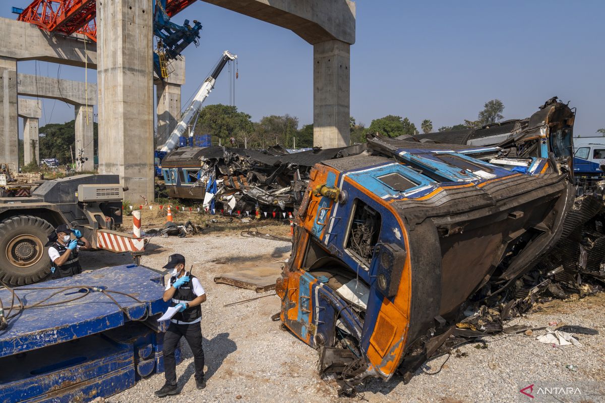 Korban crane jatuh timpa kereta ekspres bertambah menjadi 32 meninggal dan puluhan lainnya luka