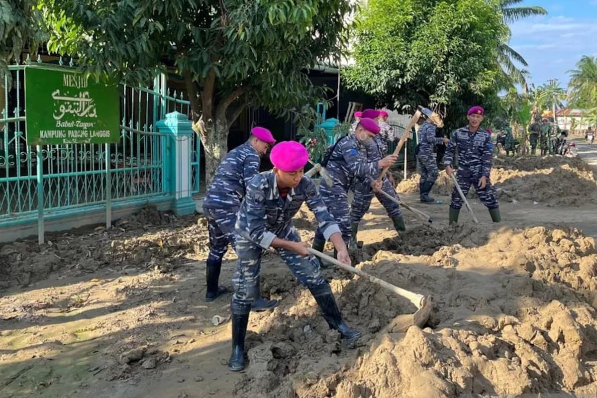 Personel Marinir diterjunkan untuk pulihkan wilayah Aceh Tamiang