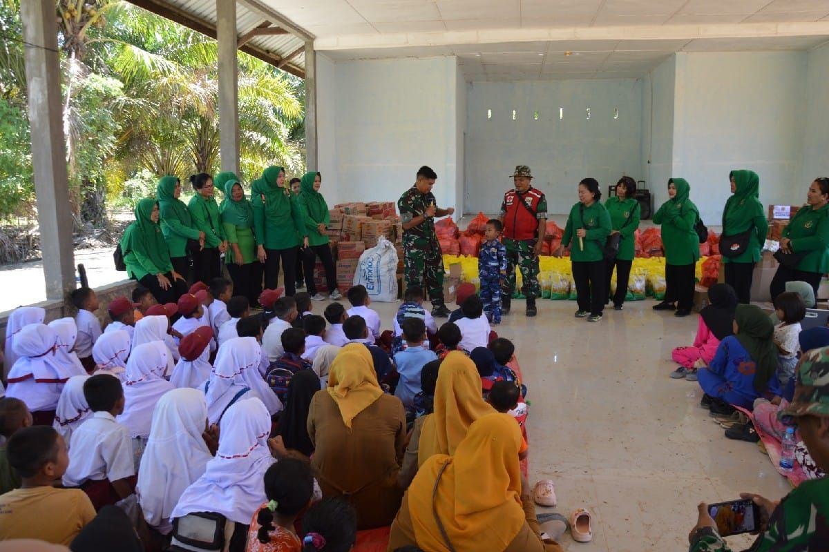 TNI beri layanan pemulihan trauma bagi anak korban bencana di Tapsel