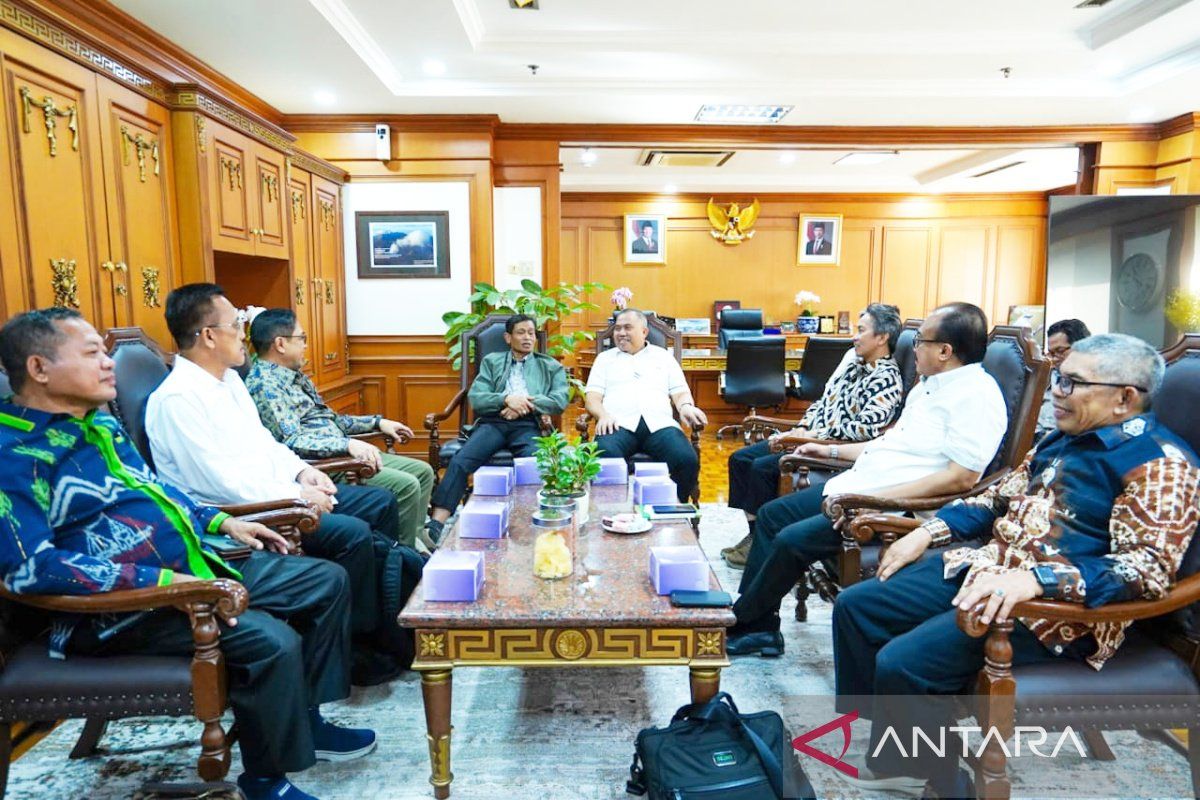 ULM dan Kemenhut bahas upaya rehabilitasi kawasan mangrove Tanbu