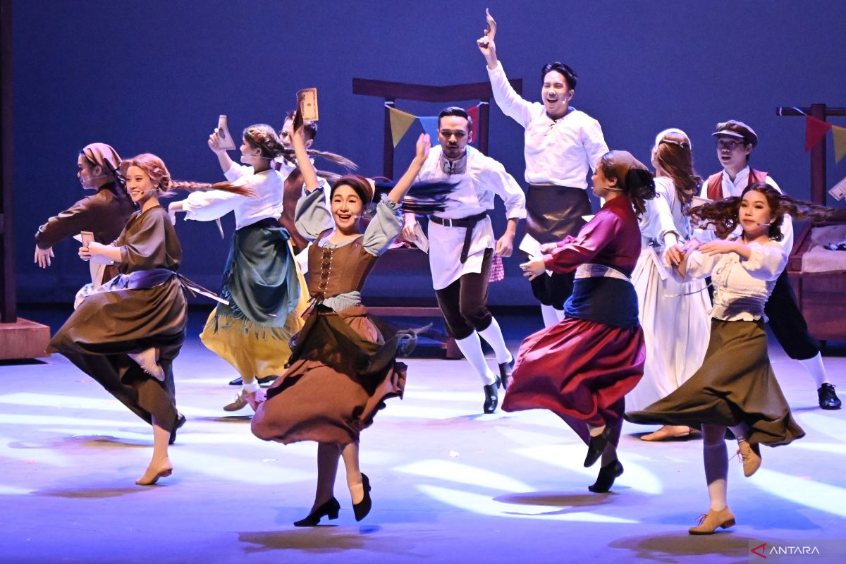 Perpaduan tarian klasik dan modern ditampilkan pada teater musikal Cinderella