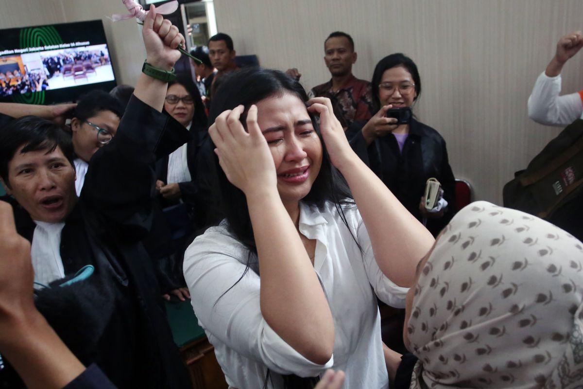 Sidang vonis terdakwa kasus penghasutan pembakaran Gedung Mabes Polri, Laras Faizati