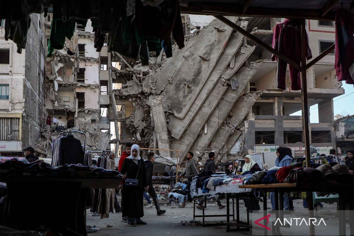 Pasar terlihat menggeliat di Kota Gaza meski masih dalam situasi krisis