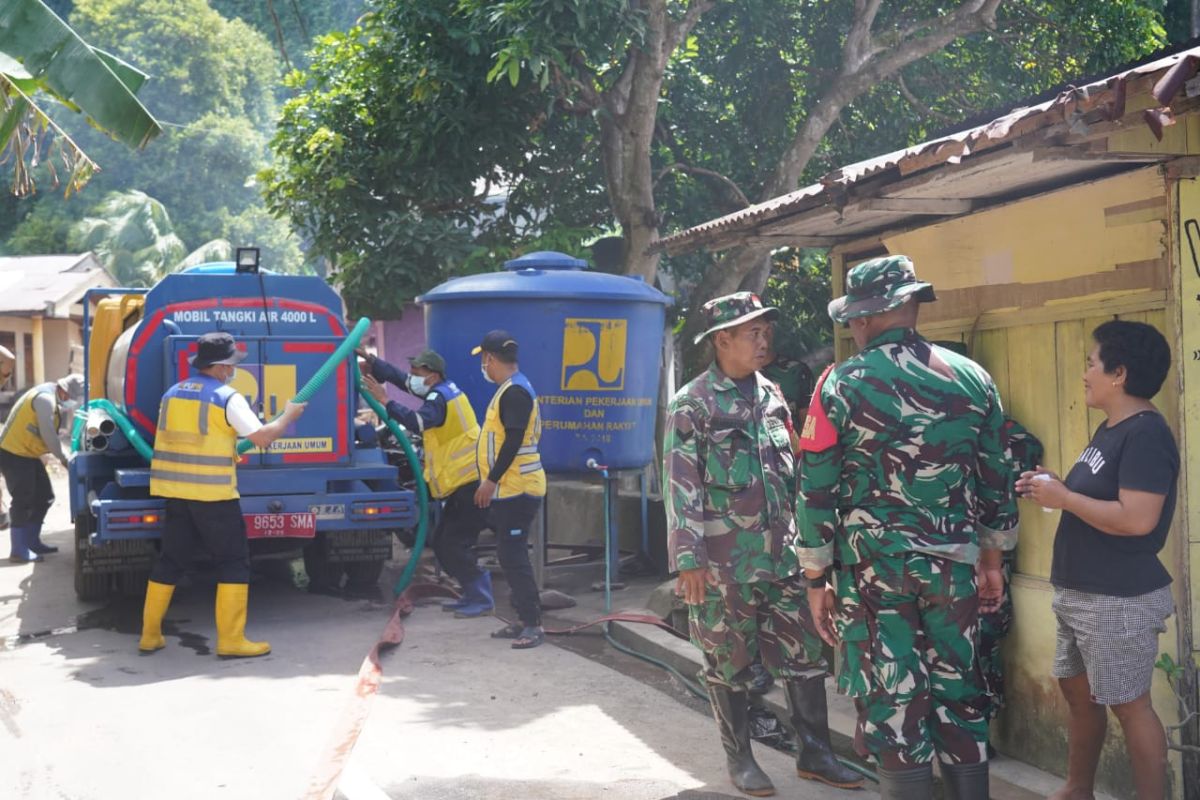 Kodam XIII/Merdeka dan Kemen PU salurkan air bersih di Pulau Siau
