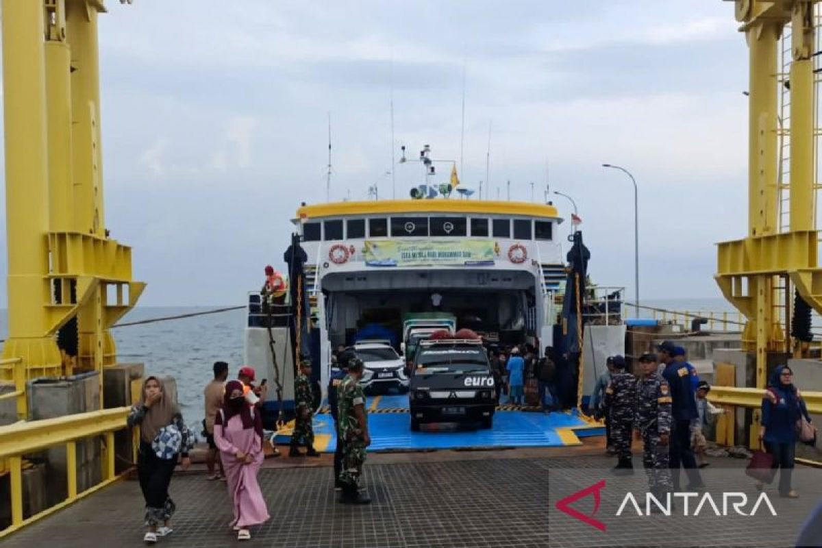 Aktivitas pelayaran Situbondo-Madura dibuka setelah sepekan tertunda