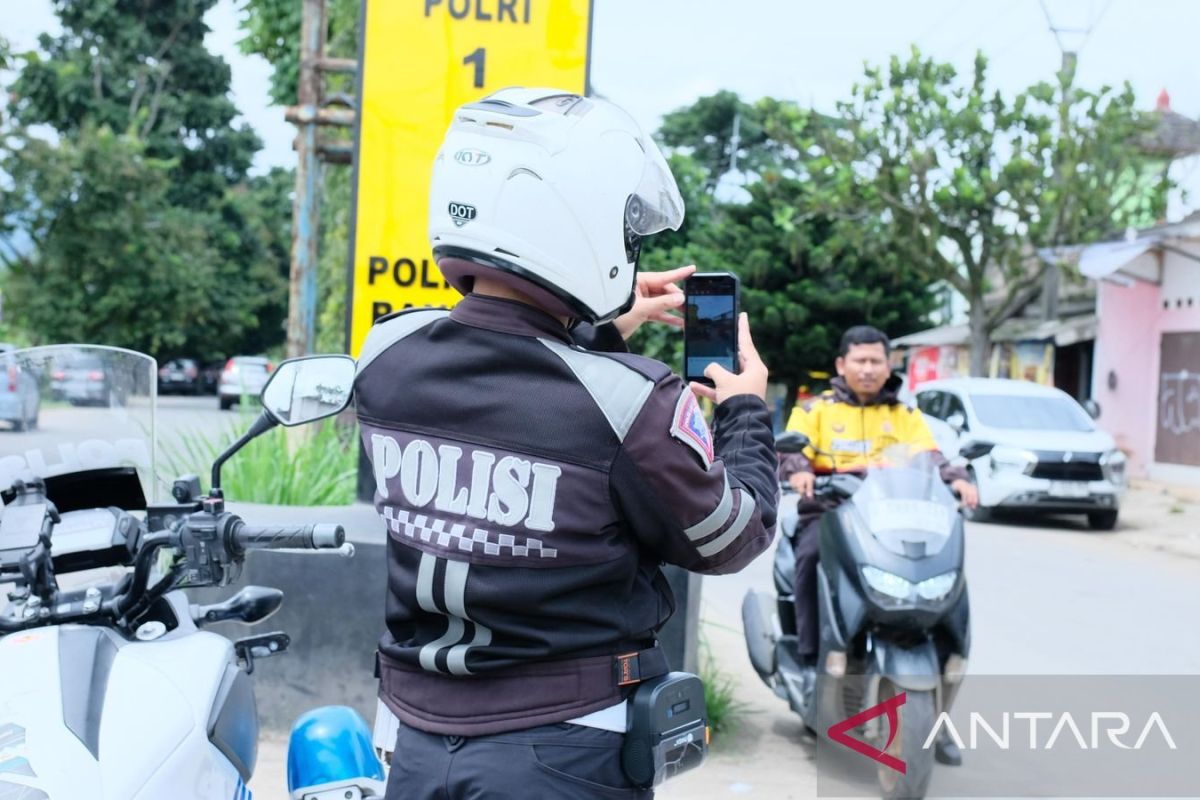 Satlantas Bandung mulai uji coba penindakan dengan ETLE Genggam