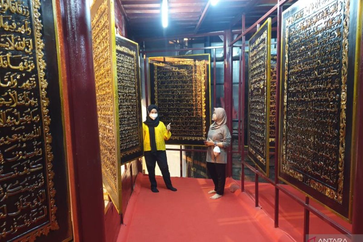 Pengunjung destinasi wisata Al Quran Akbar Palembang meningkat selama momentum Isra Mi'raj