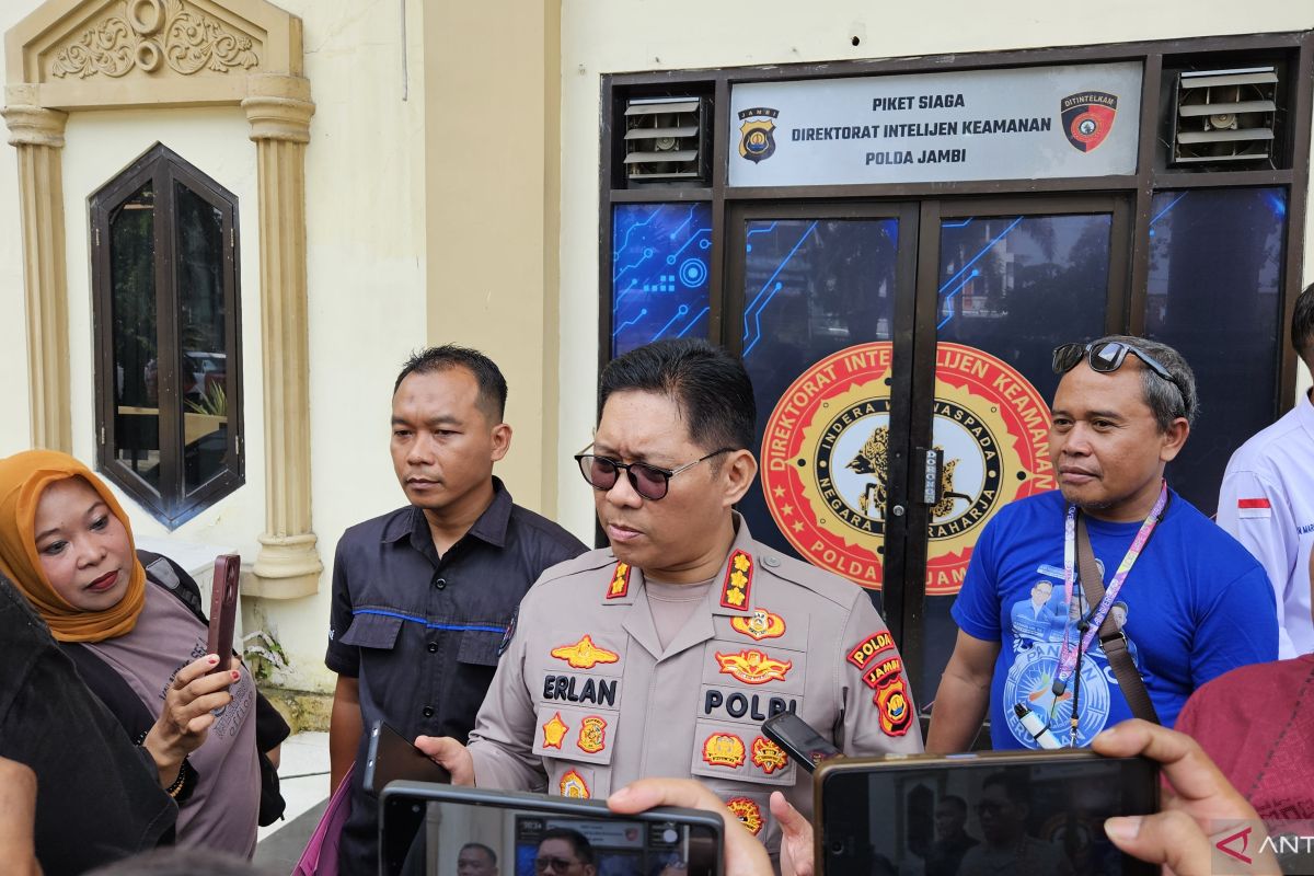 Pengaruh narkoba pengemudi mobil mewah tabrak pagar Mapolda Jambi