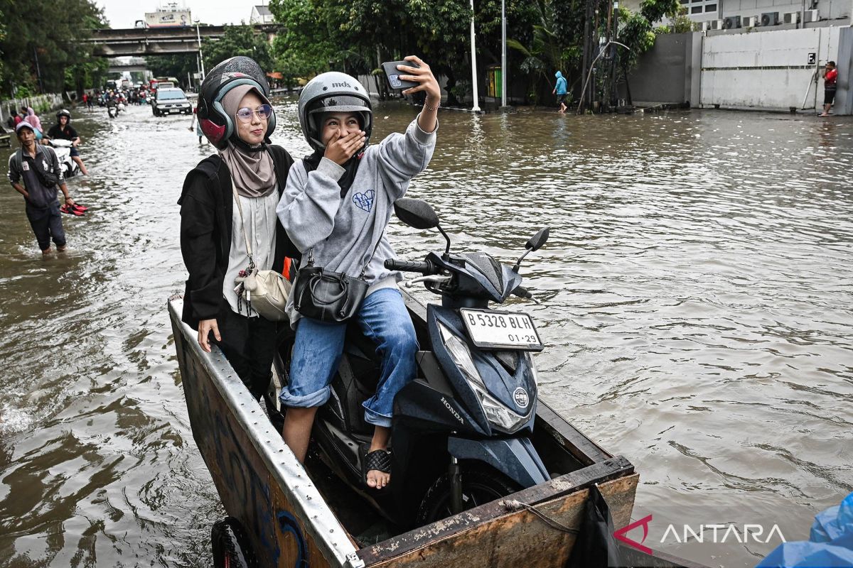 Banjir Jakarta, hingga pukul 11.00 WIB 39 RT dan 28 jalan terendam
