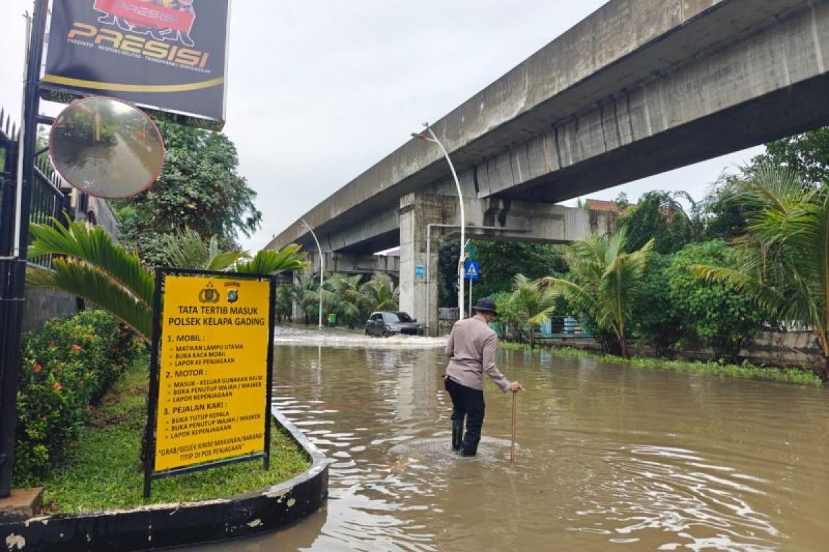Ruas jalan di tiga kelurahan Kelapa Gading terendam banjir