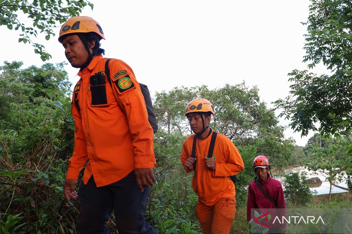Basarnas tetapkan radius pencarian 1 kilometer dari serpihan pesawat