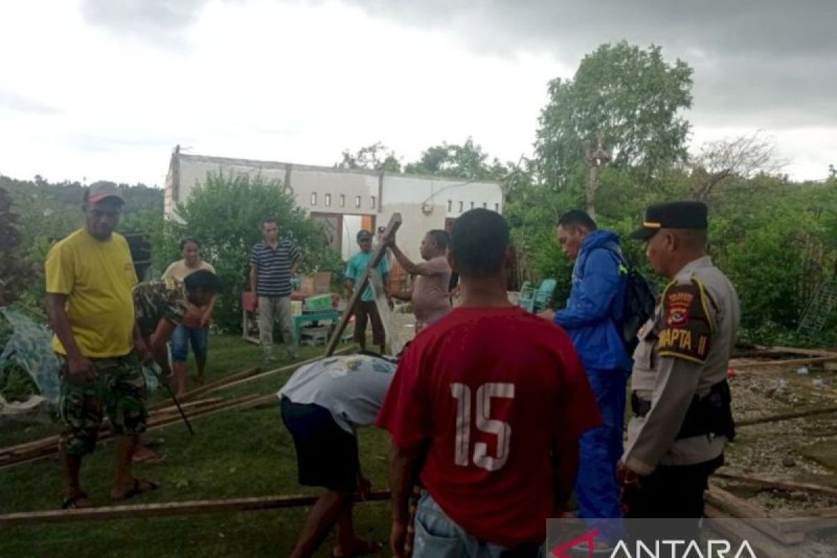 BMKG: Angin kencang di Kupang disebabkan oleh siklon 97S