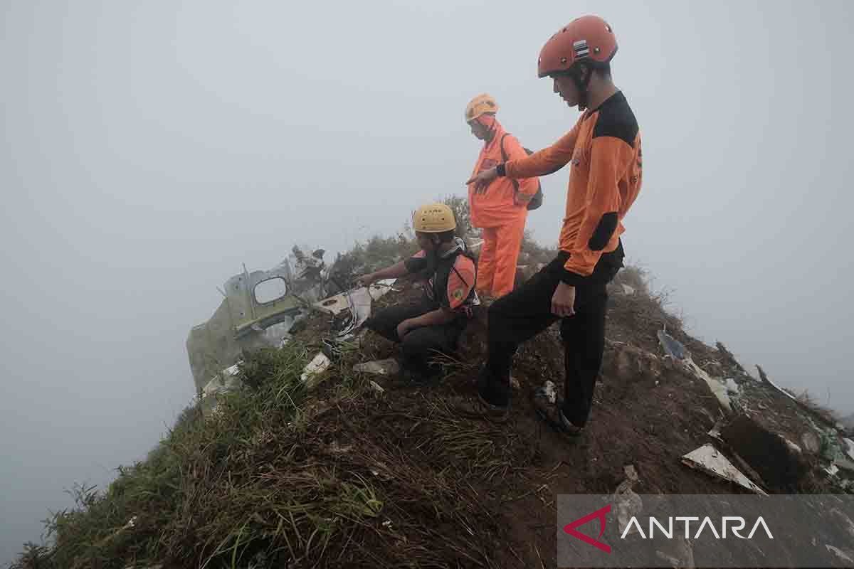 Evakuasi Korban Kecelakaan Pesawat ATR 42-500 di Gunung Bulusaraung Terkendala Cuaca Buruk