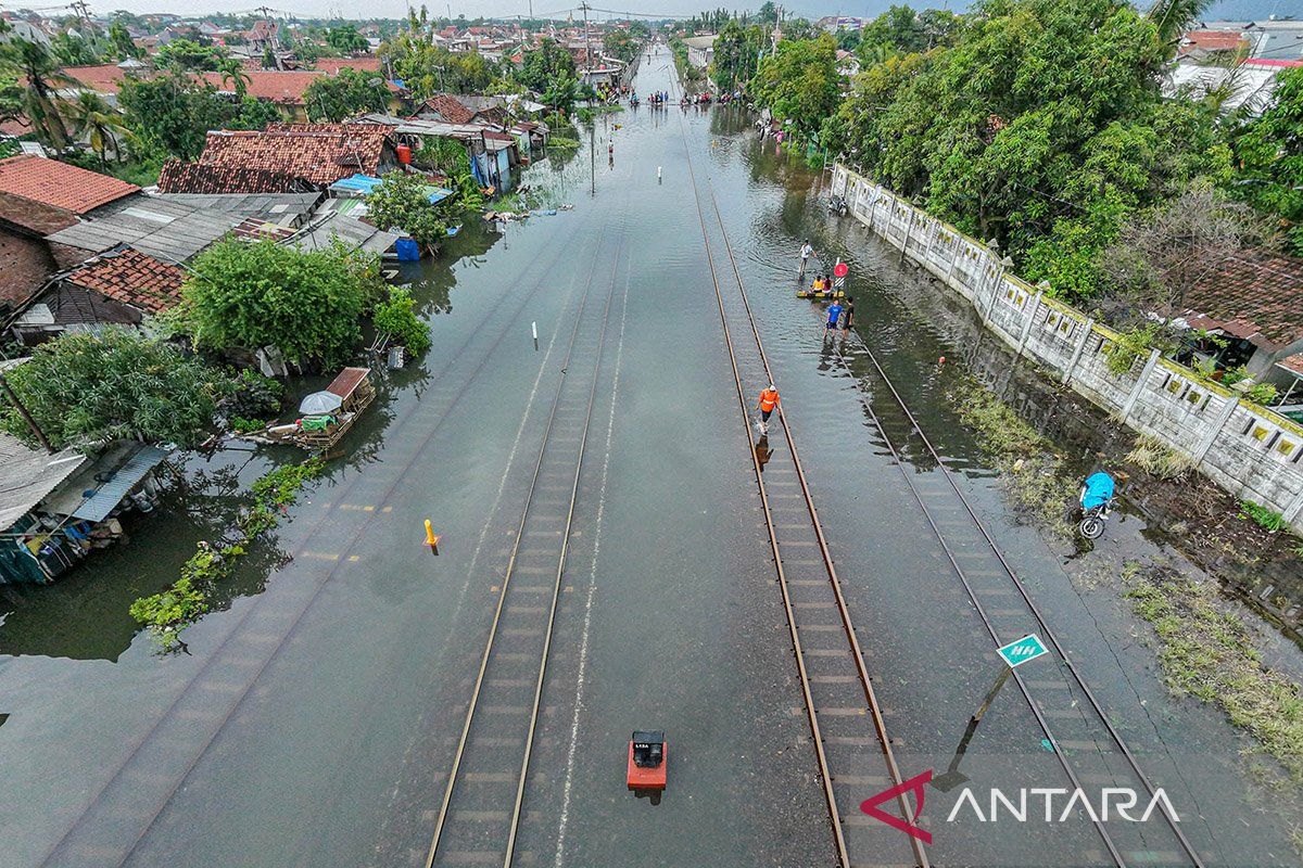 KAI teruskan pemulihan operasional perjalanan KA yang terimbas banjir