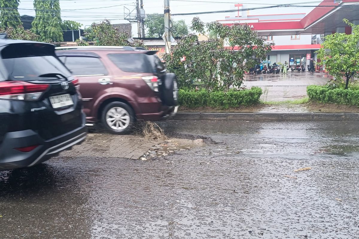 Wahai BBPJN Sulsel, perbaiki jalan berlubang jelang mudik Lebaran