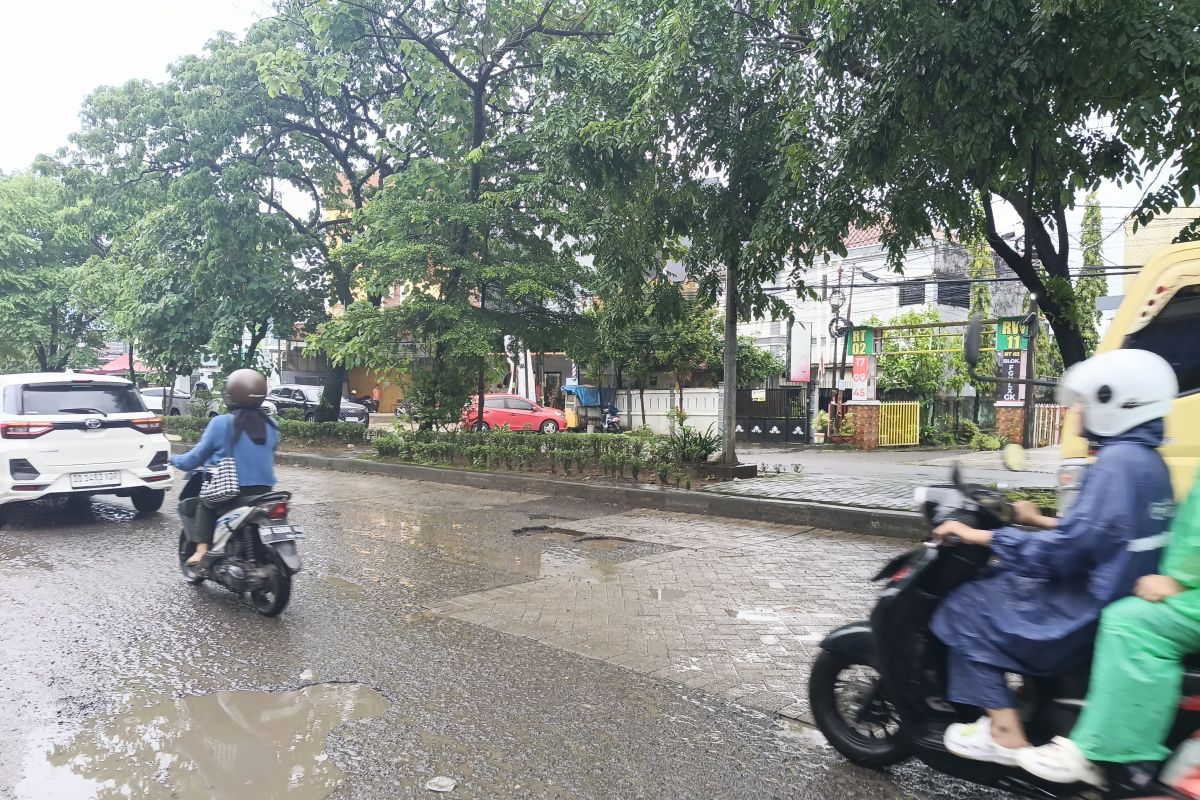 Jalan Hertasning Makassar picu kemacetan dan membahayakan pengendara