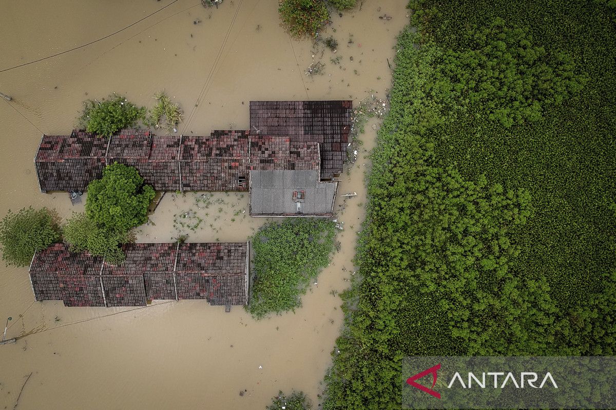 Banjir akibat luapan Sungai Cidurian