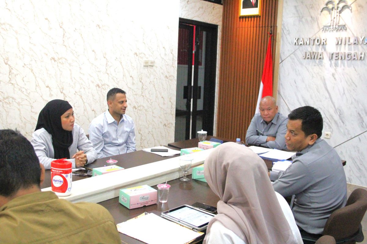 Kemenkum Jateng memproses permohonan dua warga asing jadi WNI