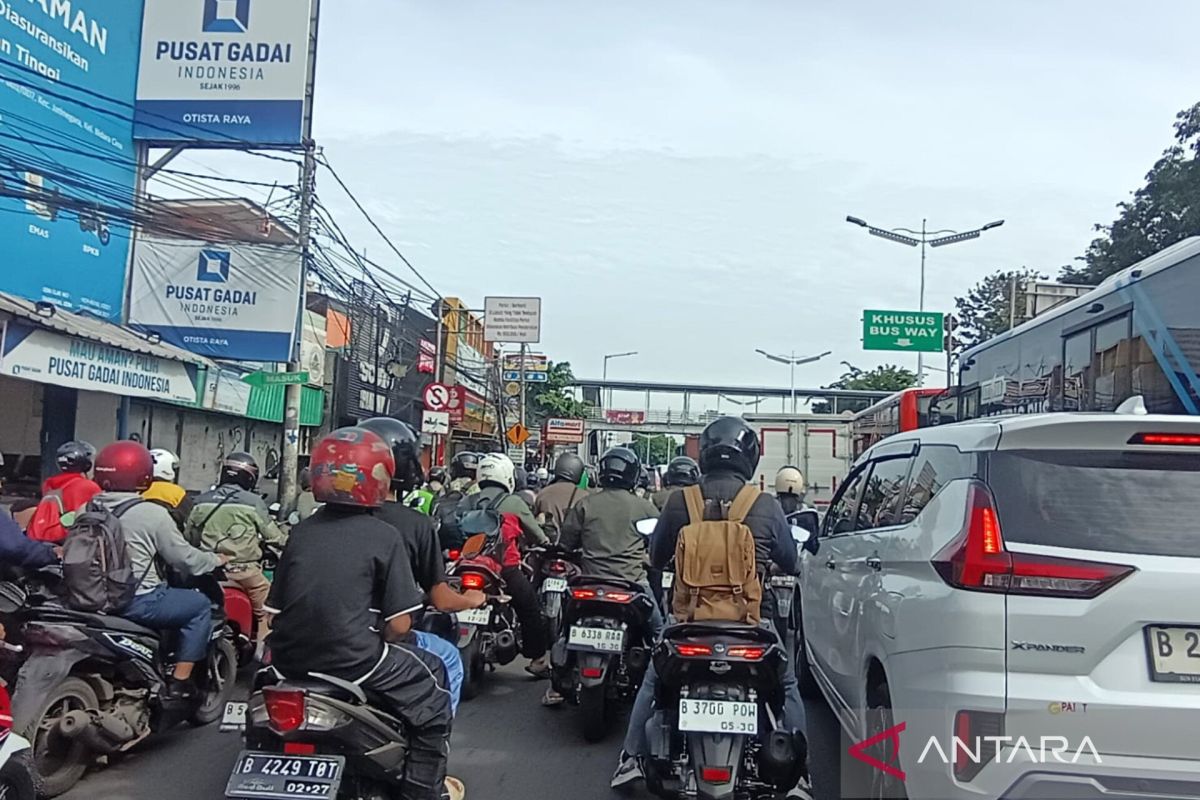 Pengendara keluhkan macet panjang di Jalan Otista Jaktim