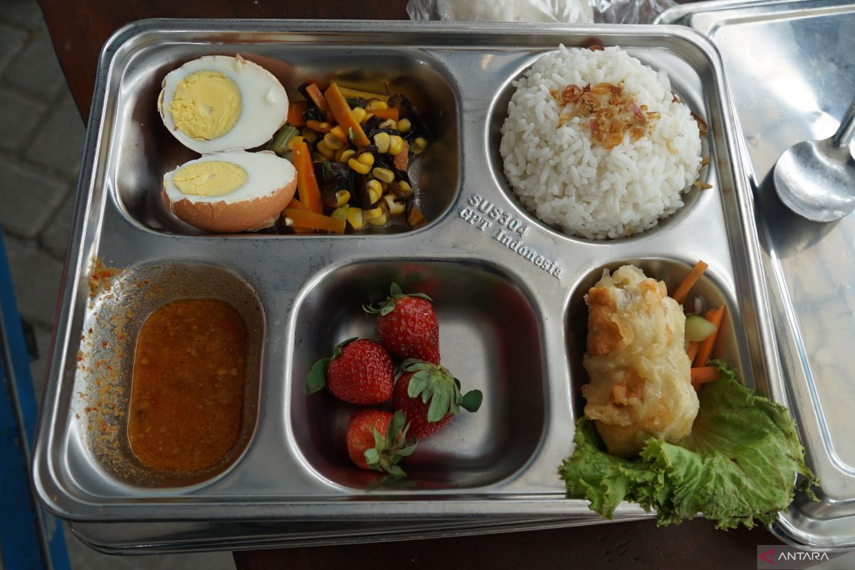 Ratusan siswa SMKN 3 Boyolangu alami diare, diduga keracunan MBG