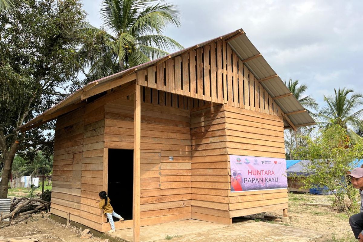 UGM respons berlapis pascabanjir Aceh lewat energi surya dan huntara