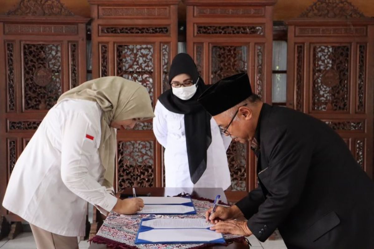 Pemkab Banyumas menyerahkan mobil operasional untuk dukung FKUB
