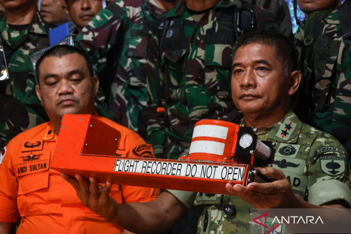 Tim SAR gabungan telah menemukan kotak hitam pesawat ATR 42-500