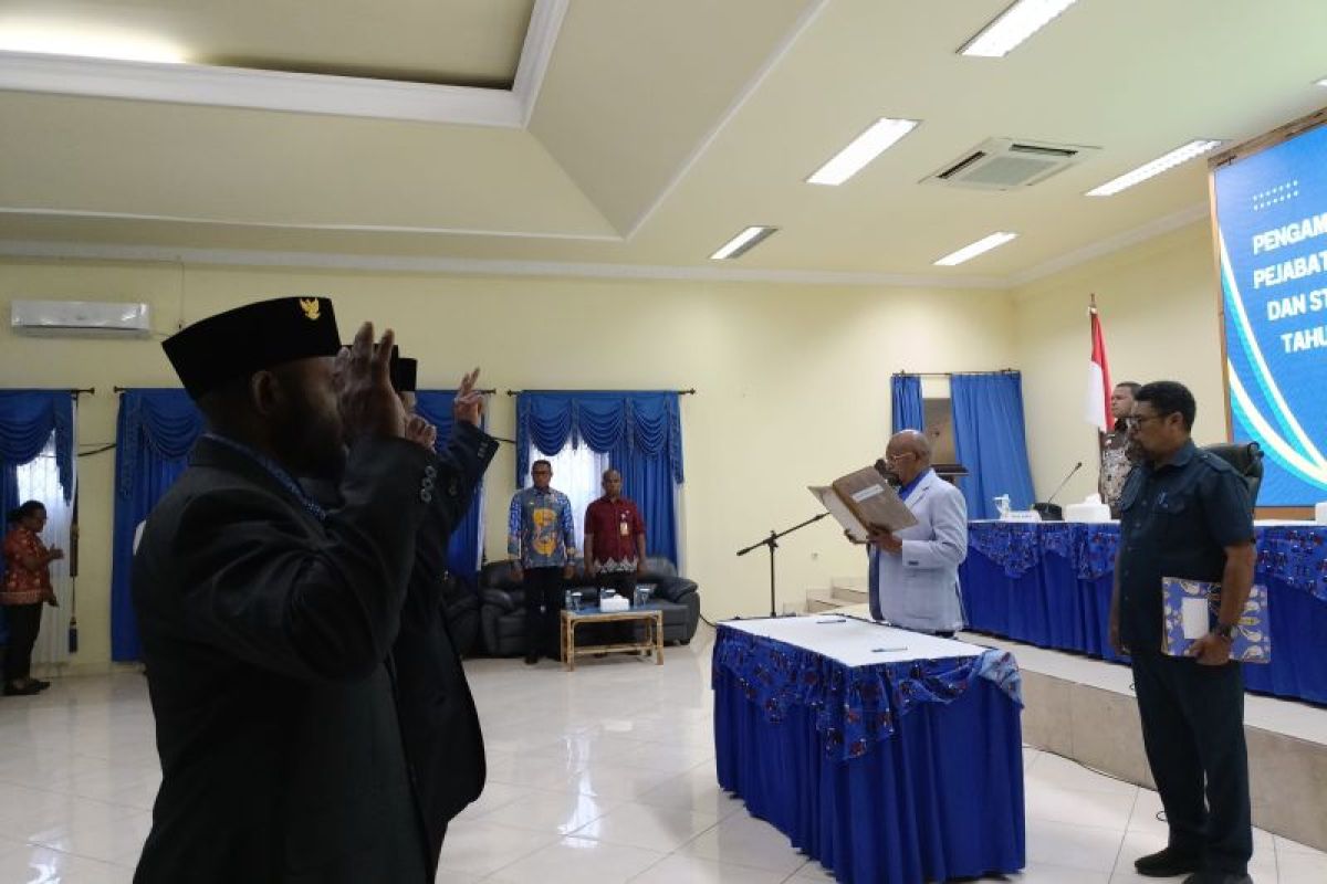 Bupati Jayapura sebut pergantian pejabat agar roda pemerintahan optimal