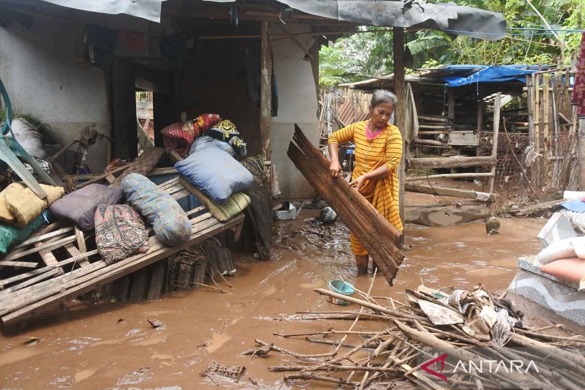 Ribuan rumah di lima kecamatan di Situbondo terdampak banjir bandang