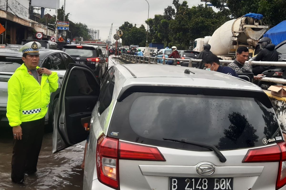 Polisi duga pengemudi yang tewas di jalan layang Jelambar karena sakit