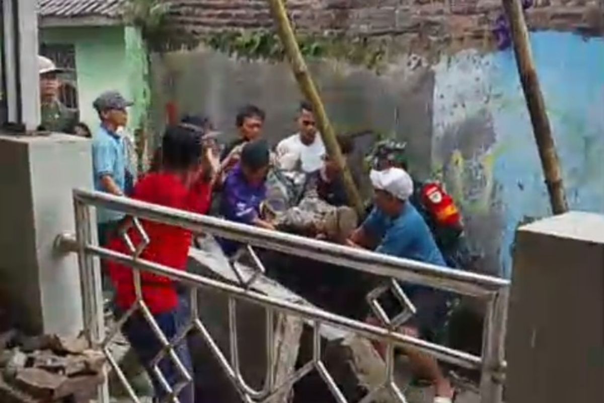 Seorang warga Serang tewas akibat tertimpa runtuhan masjid direnovasi