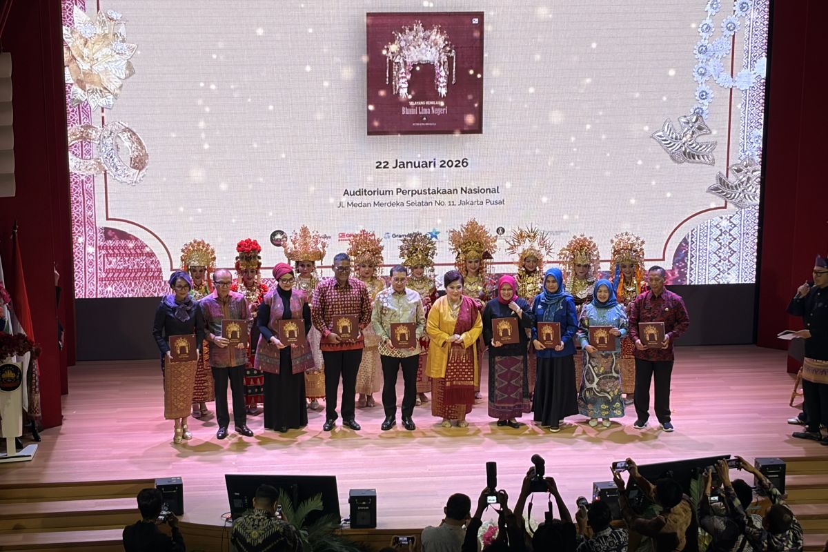 Menbud sebut buku Selayang Kemilau upaya pemajuan kebudayaan nasional