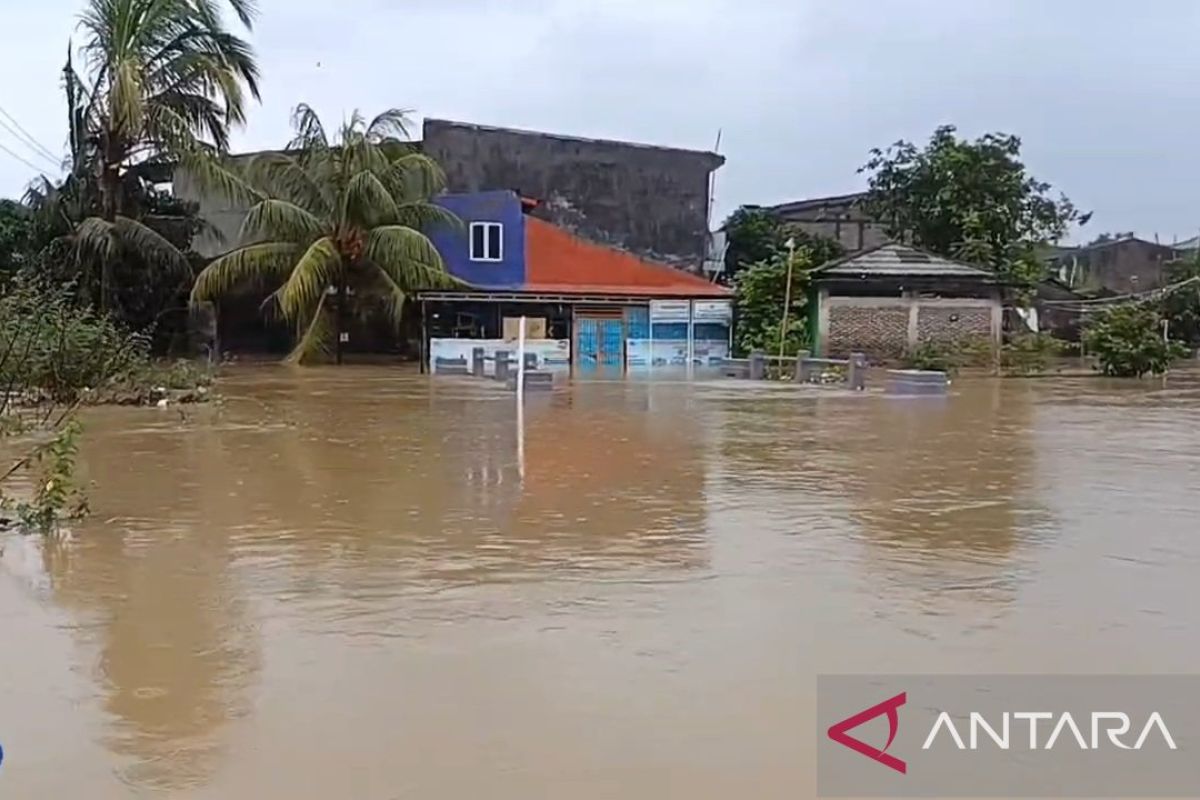 500 jiwa mengungsi akibat kenaikan banjir 4 meter di Tangerang