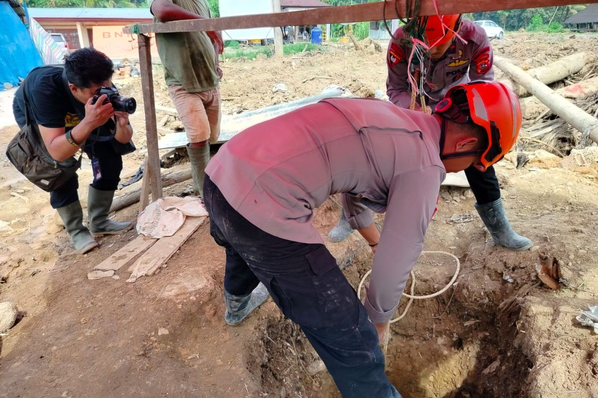 Brimob Polda Sumbar bangun 10 sumur galian bagi penyintas di Agam