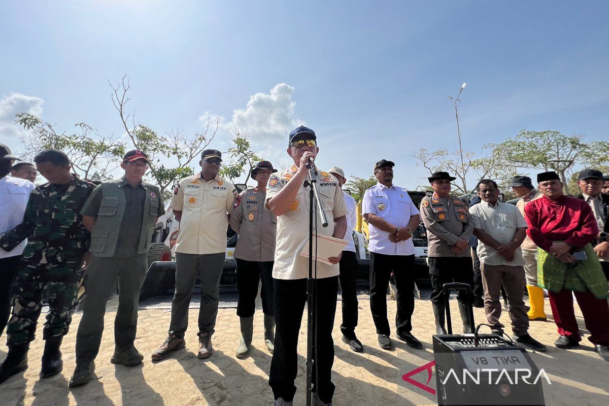 Mendagri salurkan alat pembersih lumpur dari Presiden di Aceh Tamiang