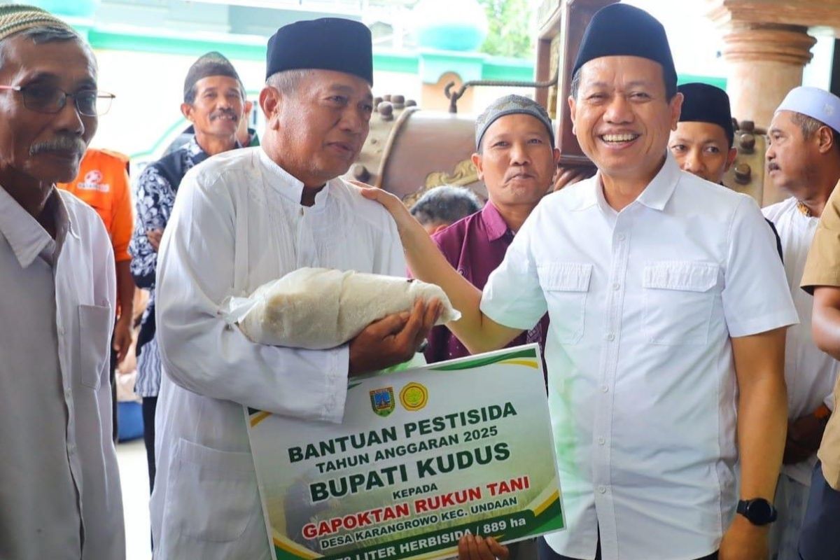Pemkab Kudus salurkan beras dan bantuan petani terdampak banjir