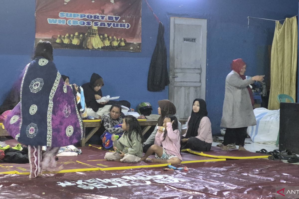 Kesaksian pengungsi longsor Cisarua: Rumah hancur, bayi butuh uluran