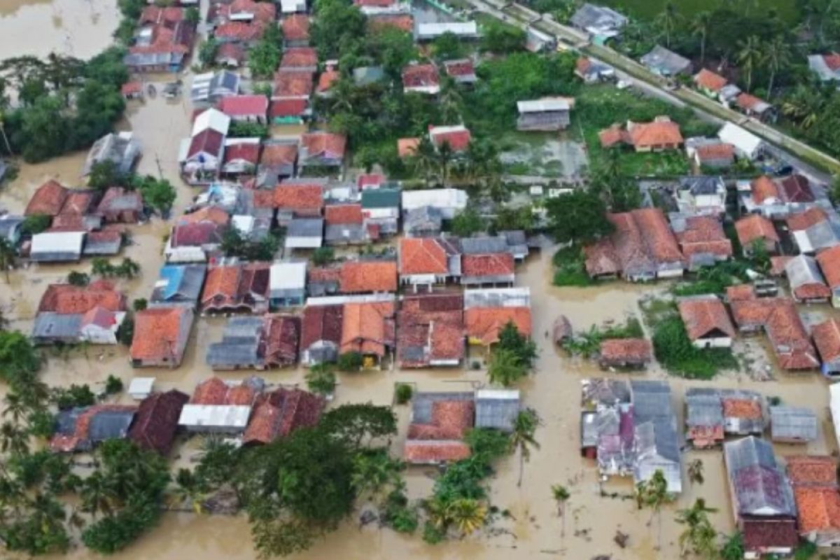 Banjir karawang meluas, warga dekat sungai diminta segera mengungsi